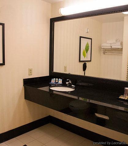 Fairfield Inn & Suites Bedford Room photo