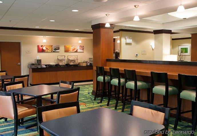 Fairfield Inn & Suites Bedford Restaurant photo